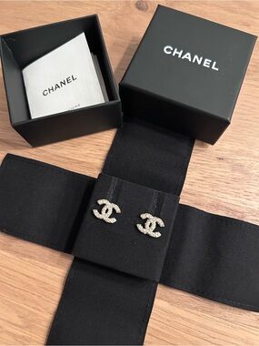 CHANEL CC Logo Stud Earrings - Champagne Gold with pearls and diamonds